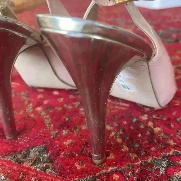 Guess women’s size 9 summer sandals. Gently worn. - Picture 4 of 8